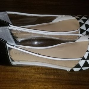 I'm selling Gianni Bini